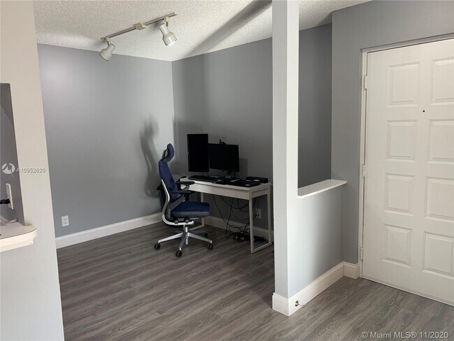 Foto del edificio - 10450 SW 157th Ct