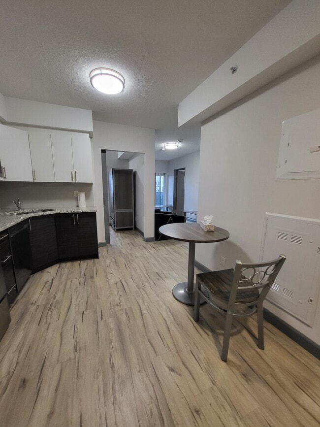 Photo du bâtiment - 258B-258B Sunview St