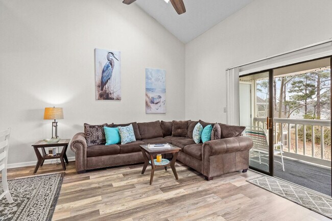 Building Photo - 1920 Bent Grass Dr