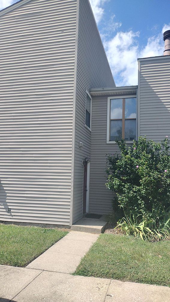 Building Photo - 2 Old Orchard Ct