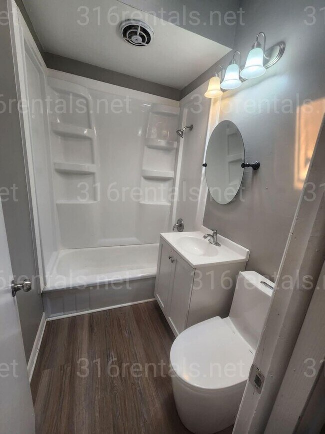 Foto del edificio - $1045 - 3 bedroom / 1 bathroom - Single Fa...