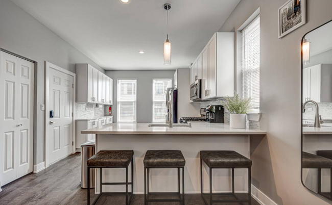 Kitchen - 2433 S Oakley Ave