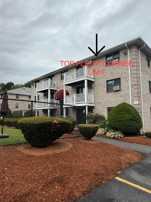 Building Photo - 8 Kenmar Dr