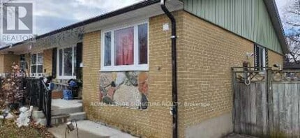 Building Photo - 8 Thorncroft Crescent