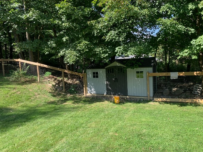 Building Photo - 4 Maplewood Dr