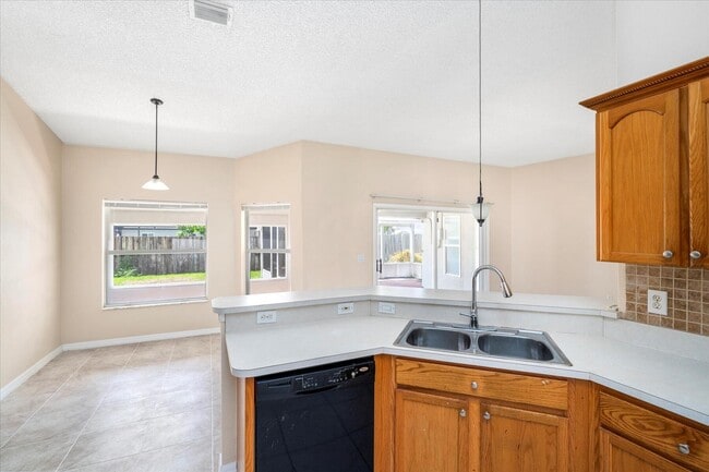 Building Photo - 762 Del Mar Cir