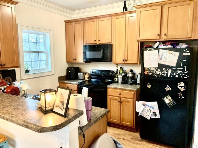 Building Photo - Large 4bed/4bath Cedar Shoals Townhome!