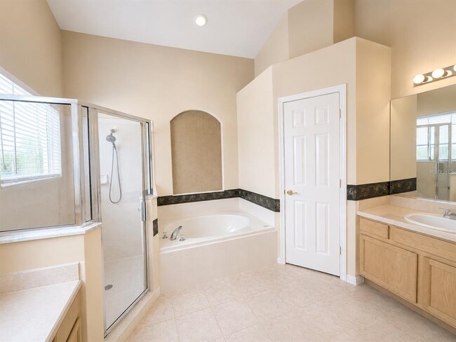 Foto del edificio - 15849 Mercott Ct