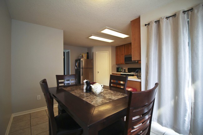 Spacious Kitchen with formal dining area, com - 19523 Maywood Falls Cir