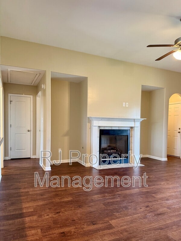 Foto del edificio - 5520 Kaitlyn Dr E