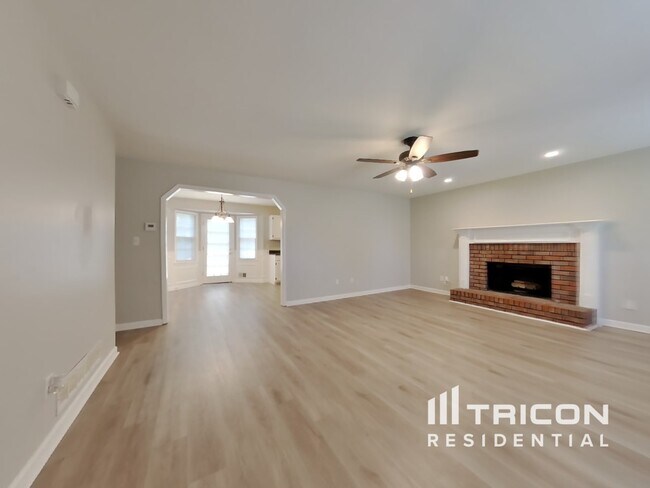 Building Photo - 579 Stratford Dr