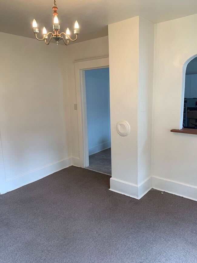 Building Photo - 3 Bedroom 1.5 Bath House in Wagener Terrac...