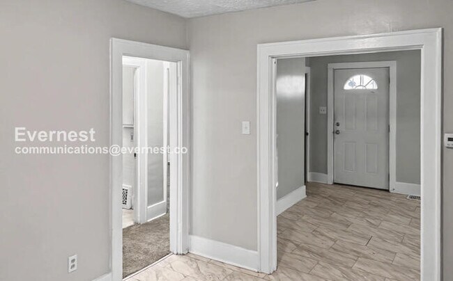 Foto del edificio - Cozy Comfort on Georgia Ave with Fireplace / 2 beds, 1 bath / Available now!