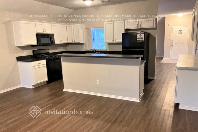 Building Photo - 9999 Buckingham Ln