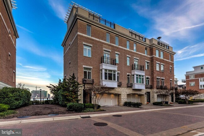 Foto del edificio - 907 Valencia Ct