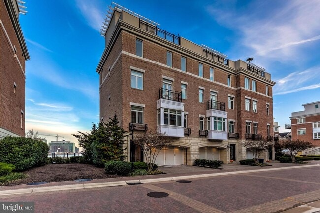 Building Photo - 907 Valencia Ct