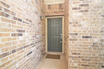 Building Photo - 915 Butterfly Ln