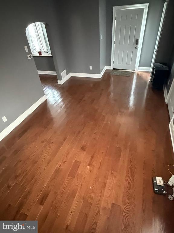 Foto principal - 6501 Roosevelt Ave