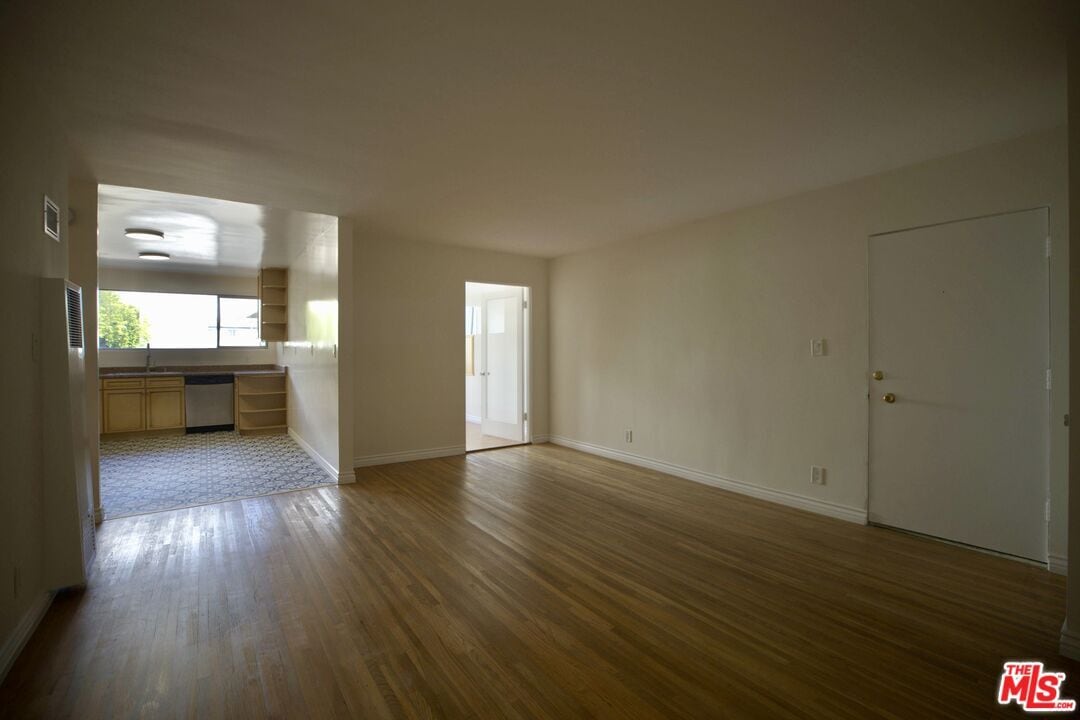 Primary Photo - 1233 Barry Ave