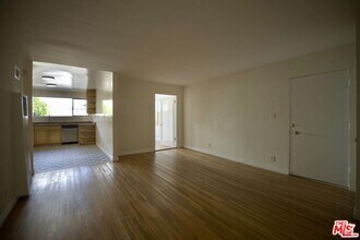 Building Photo - 1233 Barry Ave