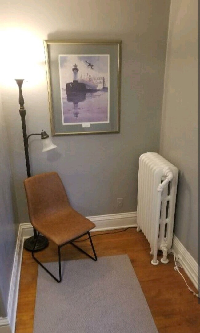 809 W 4th St Unit 2 + bedroom furnished, Duluth, MN 55806 Apartments