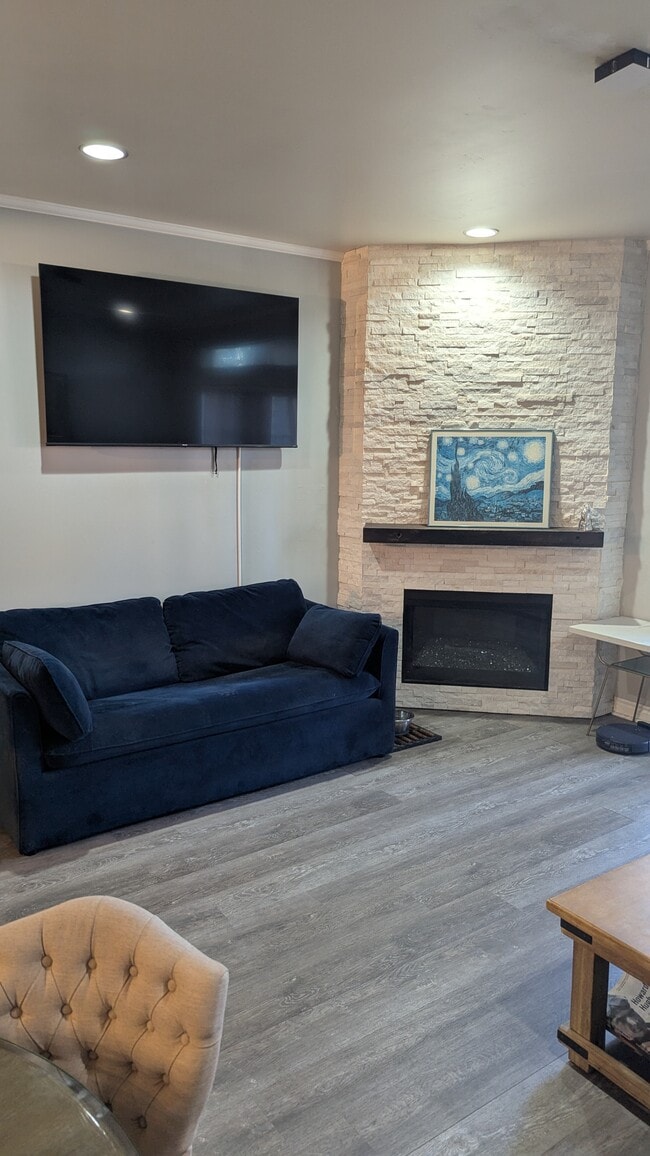 Foto del edificio - 3990 Centre St