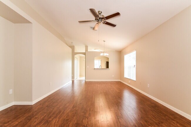 Building Photo - 429 Maple Pointe Dr