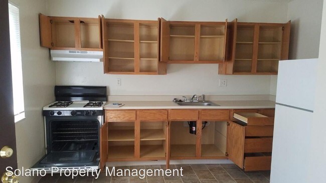 Building Photo - 1108 School St