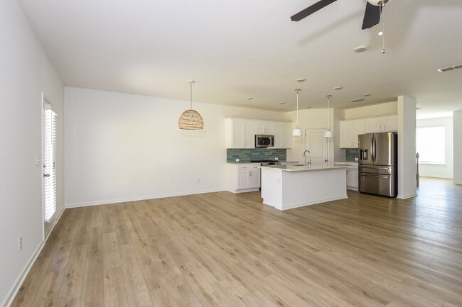 Building Photo - 319 Foxhill Dr