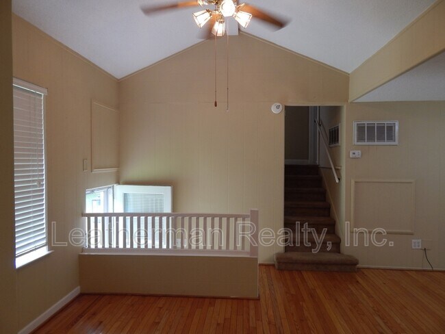 Building Photo - 1519 State Rd S-21-394