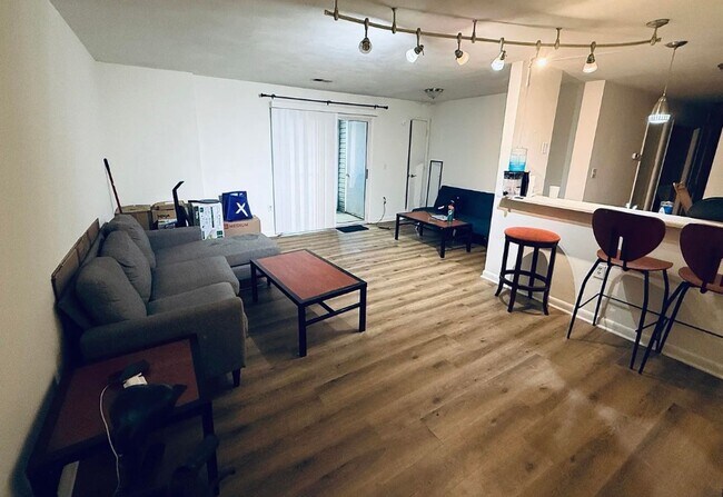 Foto del edificio - 1213 University Terrace