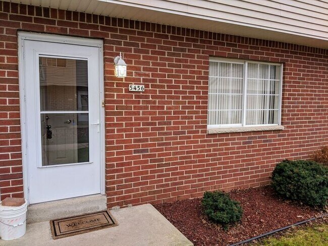 Building Photo - Two Story Cudahy Condo