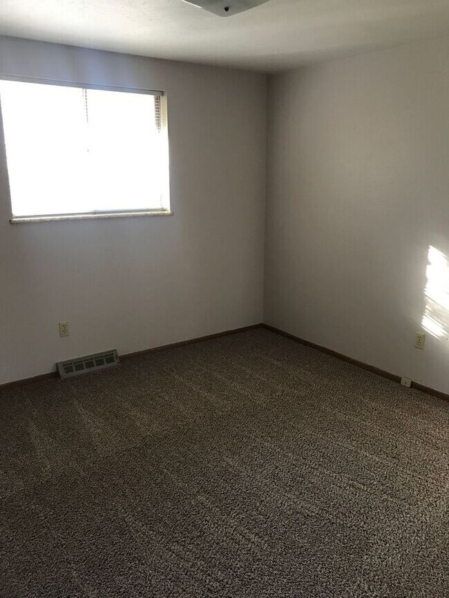 Foto del edificio - 3 Bedroom, 1 Bath Home with 1 car attached...