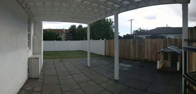 Foto del edificio - 14701 Burbank Blvd