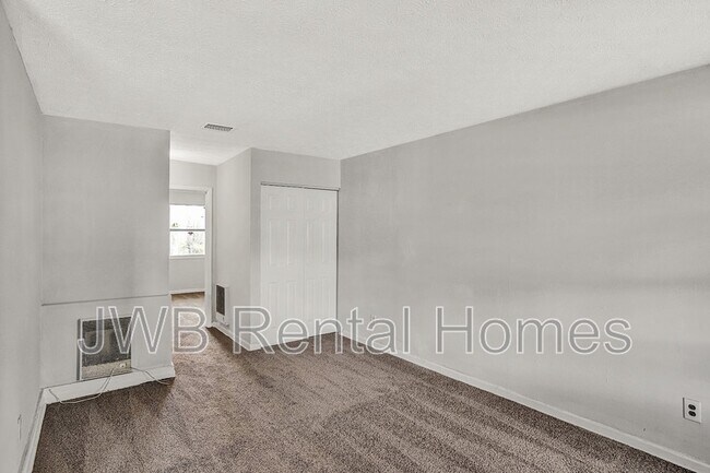 Foto del edificio - 7213 Ken Knight Dr W