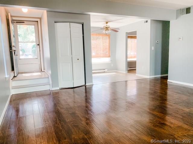 Foto del edificio - 143 Candlewood Dr