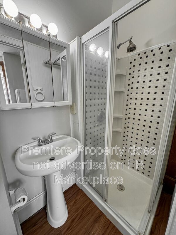 Foto del edificio - 311 E Arthur St