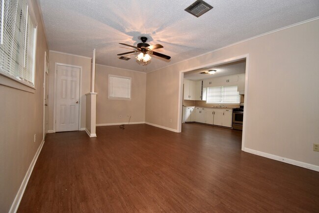 Foto del edificio - 3 Bedroom 1 Bath with lots of Updates!