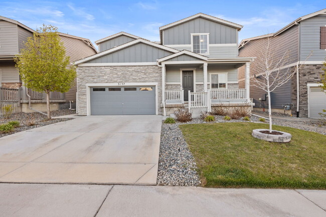 Building Photo - "Beautiful 4-Bedroom Home on Blue Lunar La...