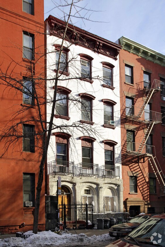 Building Photo - 49 E 7th St