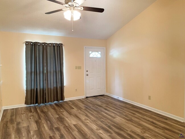 Building Photo - 106 Saddlehorn Dr