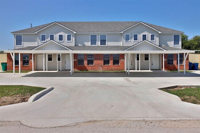 Foto del edificio - ? Spacious & Stylish 4-Bedroom Duplex? 1/2 off 1st Month