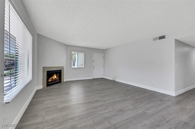 Building Photo - 1575 W Warm Springs Rd