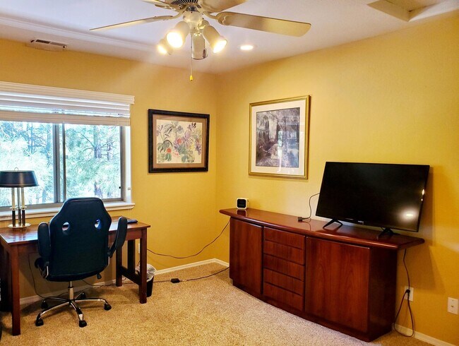 Building Photo - Gorgeous Furnished Rental in East Flagstaff