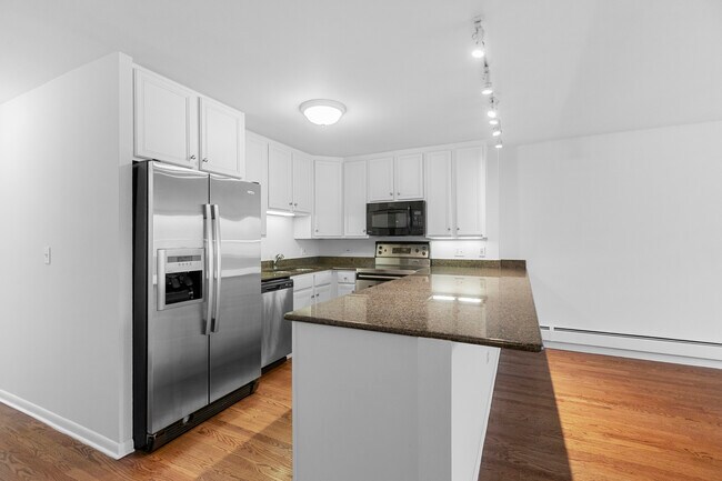 Building Photo - 1344 North Dearborn-7E