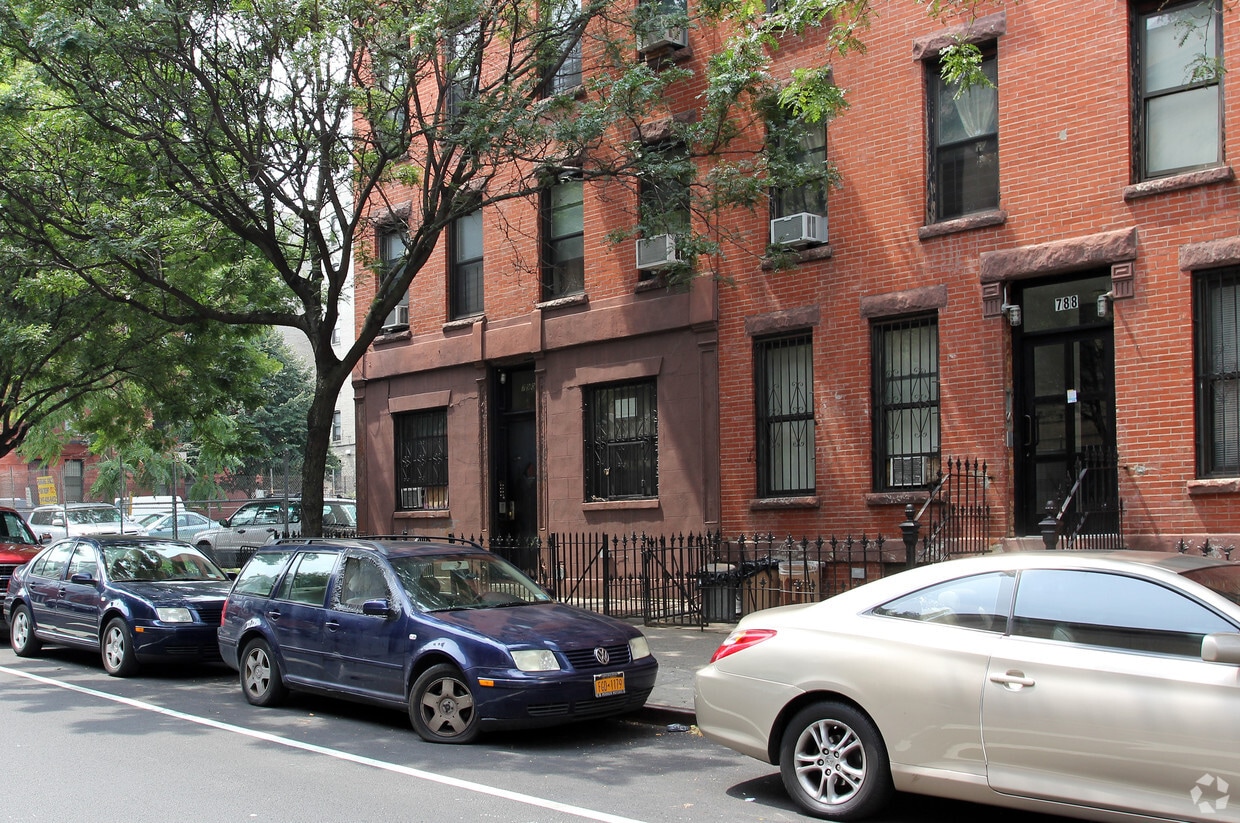 Building Photo - 790 Classon Ave
