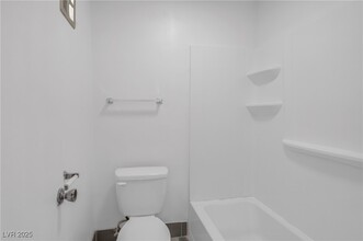 Building Photo - 1405 E Vegas Valley Dr