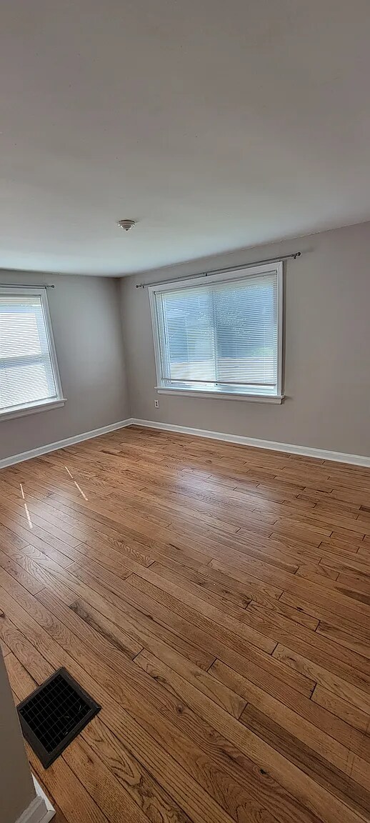 Foto del edificio - 671 Smith Ave