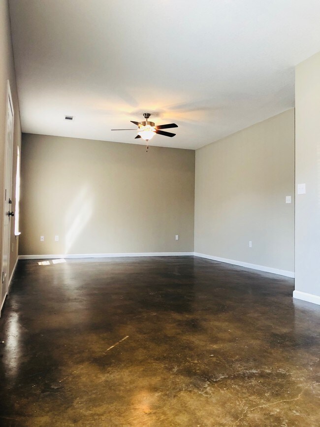 Building Photo - 4303 Savannah Dr
