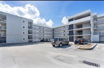 Building Photo - 5825 W 25th Ct